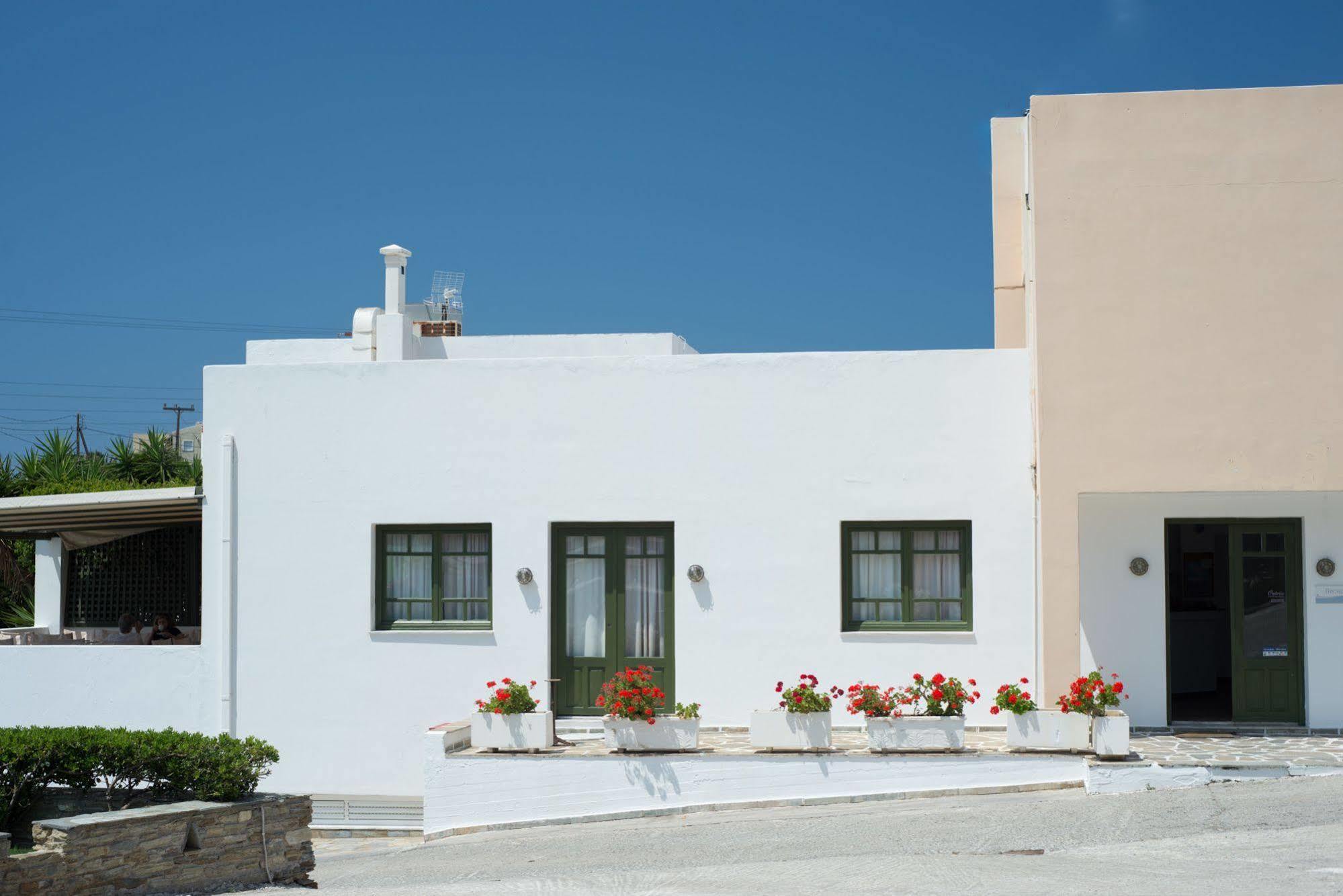 Ostria Hotel & Apartments Gavrio Extérieur photo